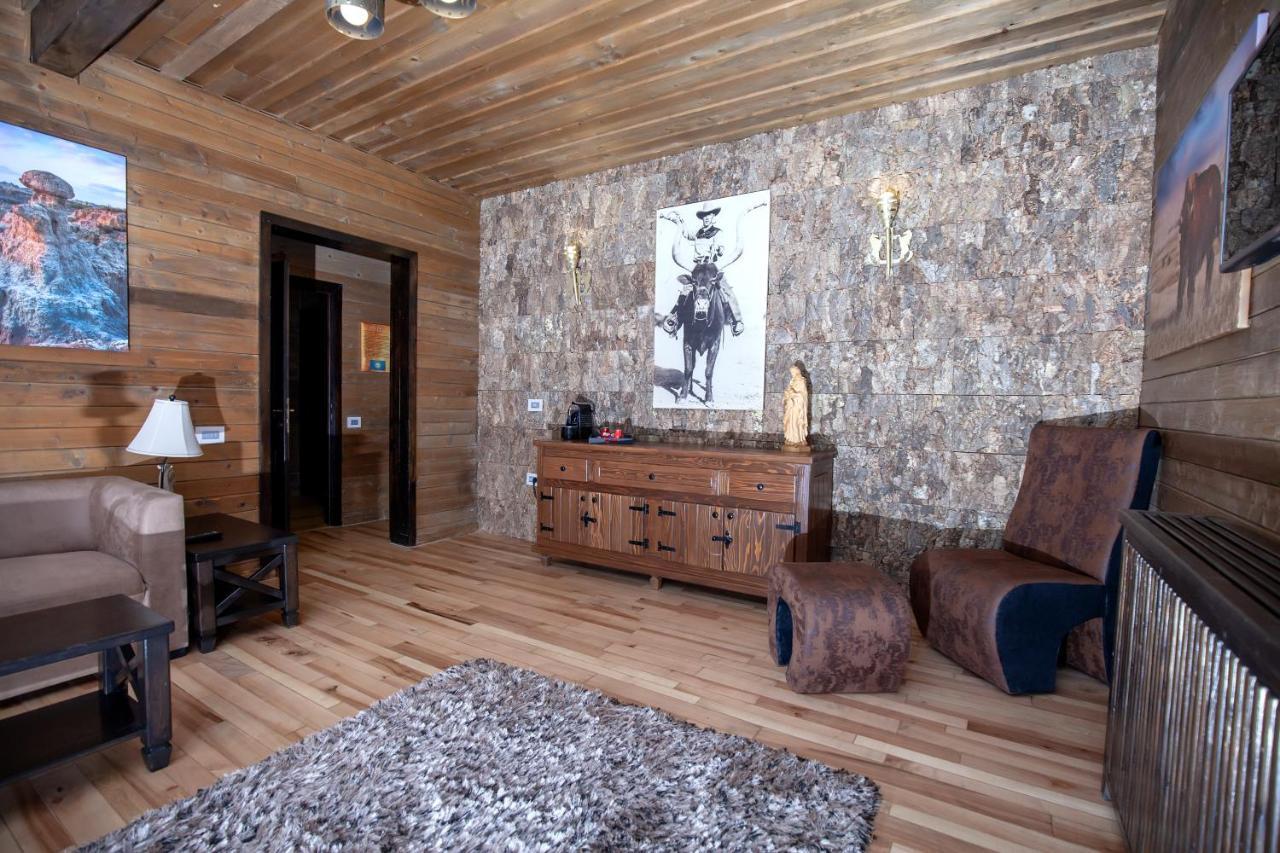 Maggie'S Ranch Hotel Rîşnov Buitenkant foto