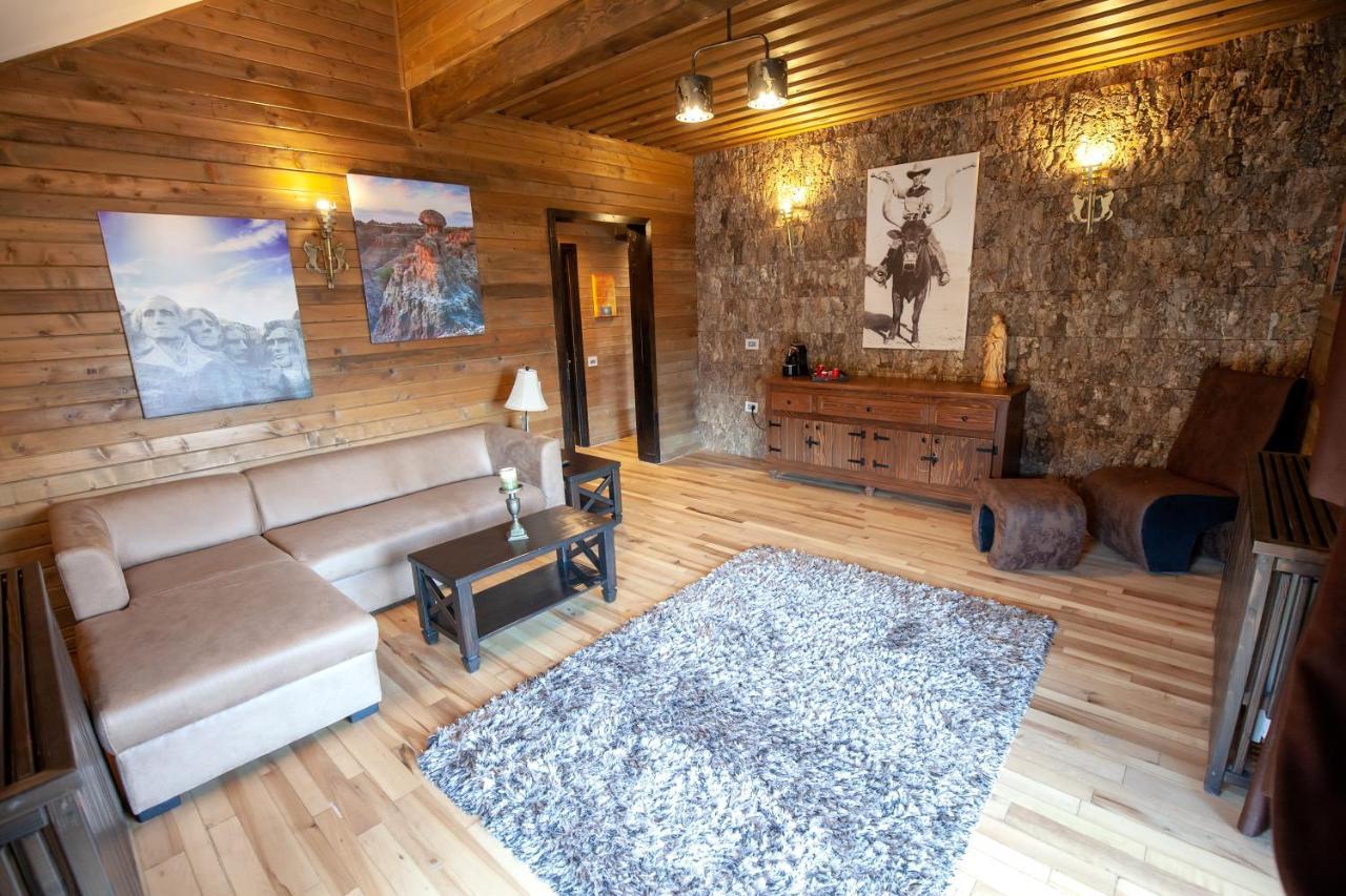 Maggie'S Ranch Hotel Rîşnov Buitenkant foto