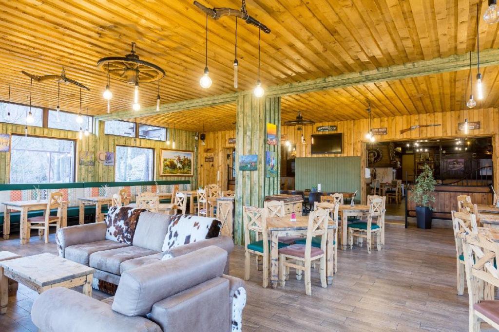 Maggie'S Ranch Hotel Rîşnov Buitenkant foto