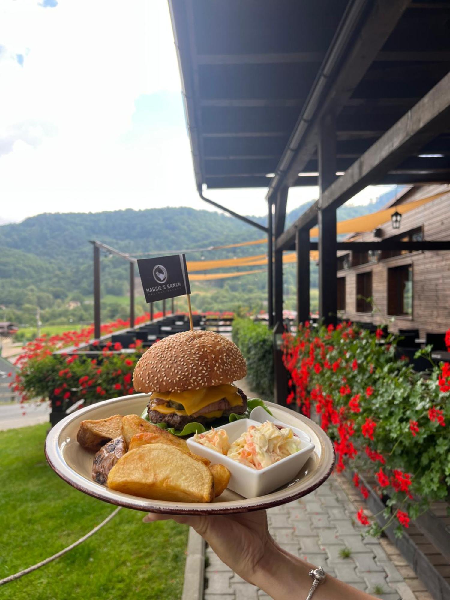 Maggie'S Ranch Hotel Rîşnov Buitenkant foto