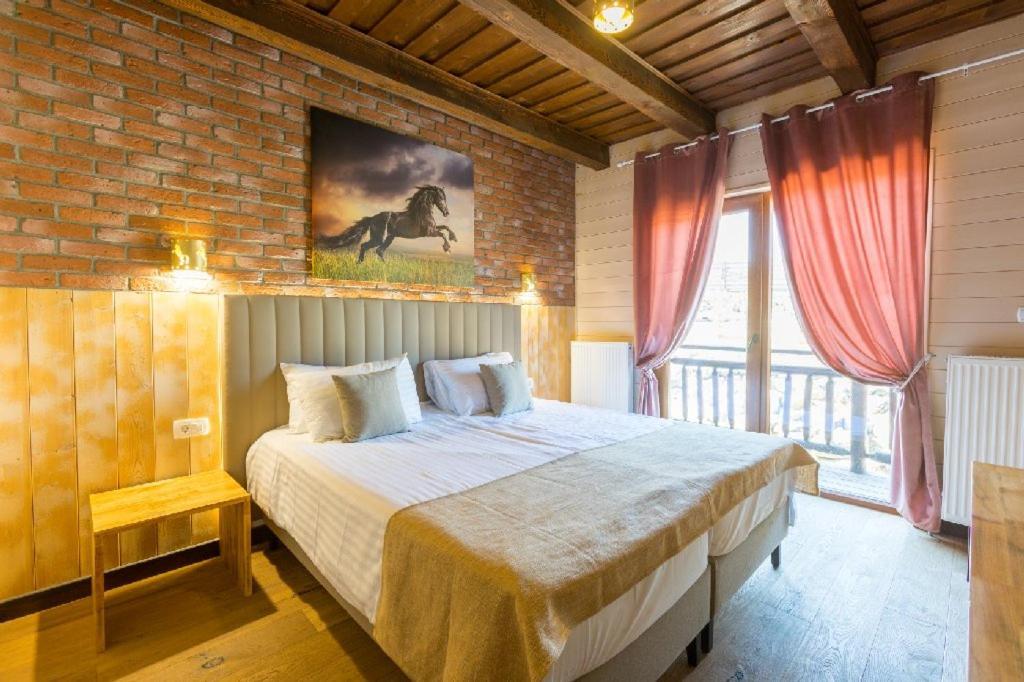 Maggie'S Ranch Hotel Rîşnov Buitenkant foto