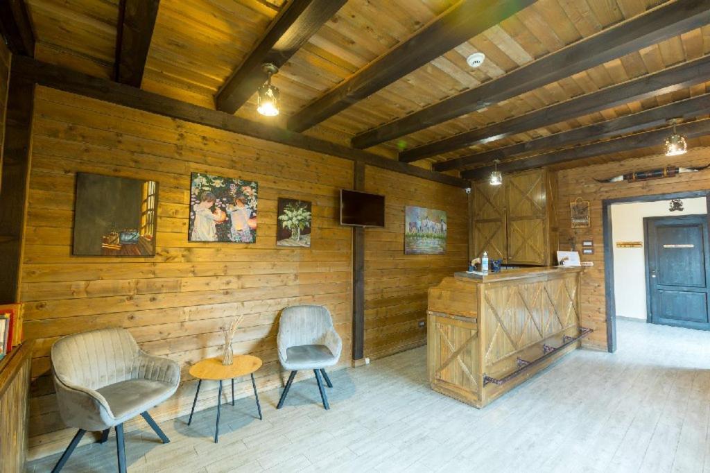 Maggie'S Ranch Hotel Rîşnov Buitenkant foto