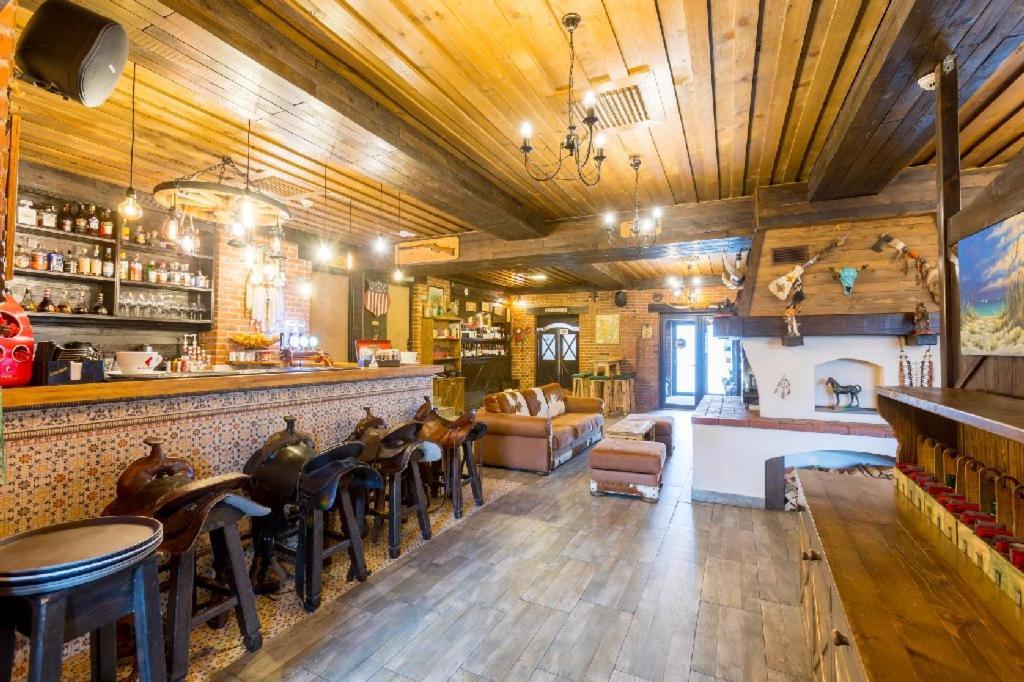 Maggie'S Ranch Hotel Rîşnov Buitenkant foto