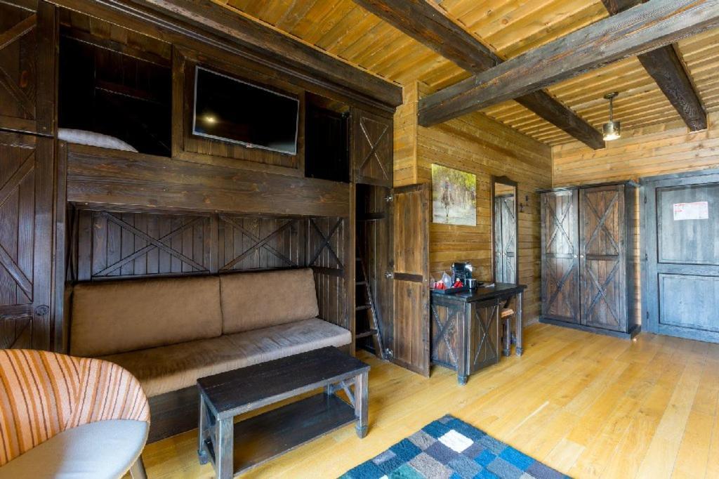Maggie'S Ranch Hotel Rîşnov Buitenkant foto
