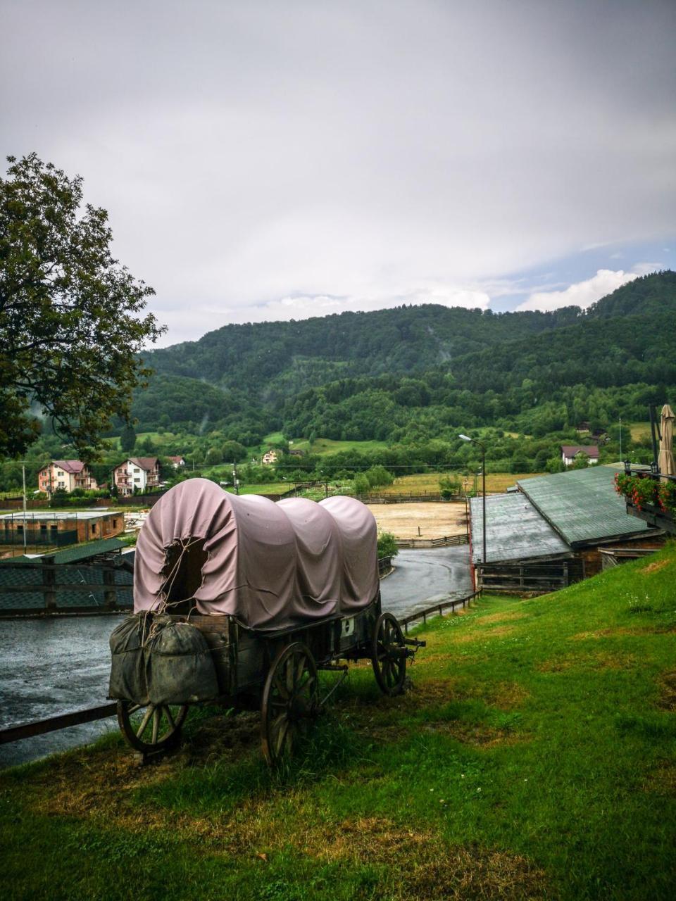 Maggie'S Ranch Hotel Rîşnov Buitenkant foto