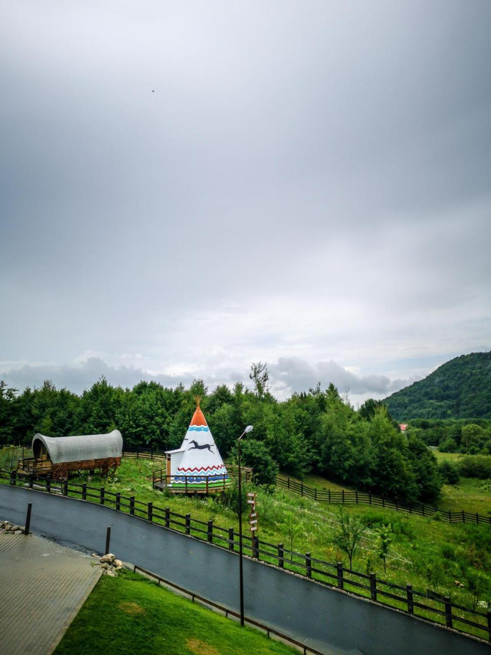 Maggie'S Ranch Hotel Rîşnov Buitenkant foto