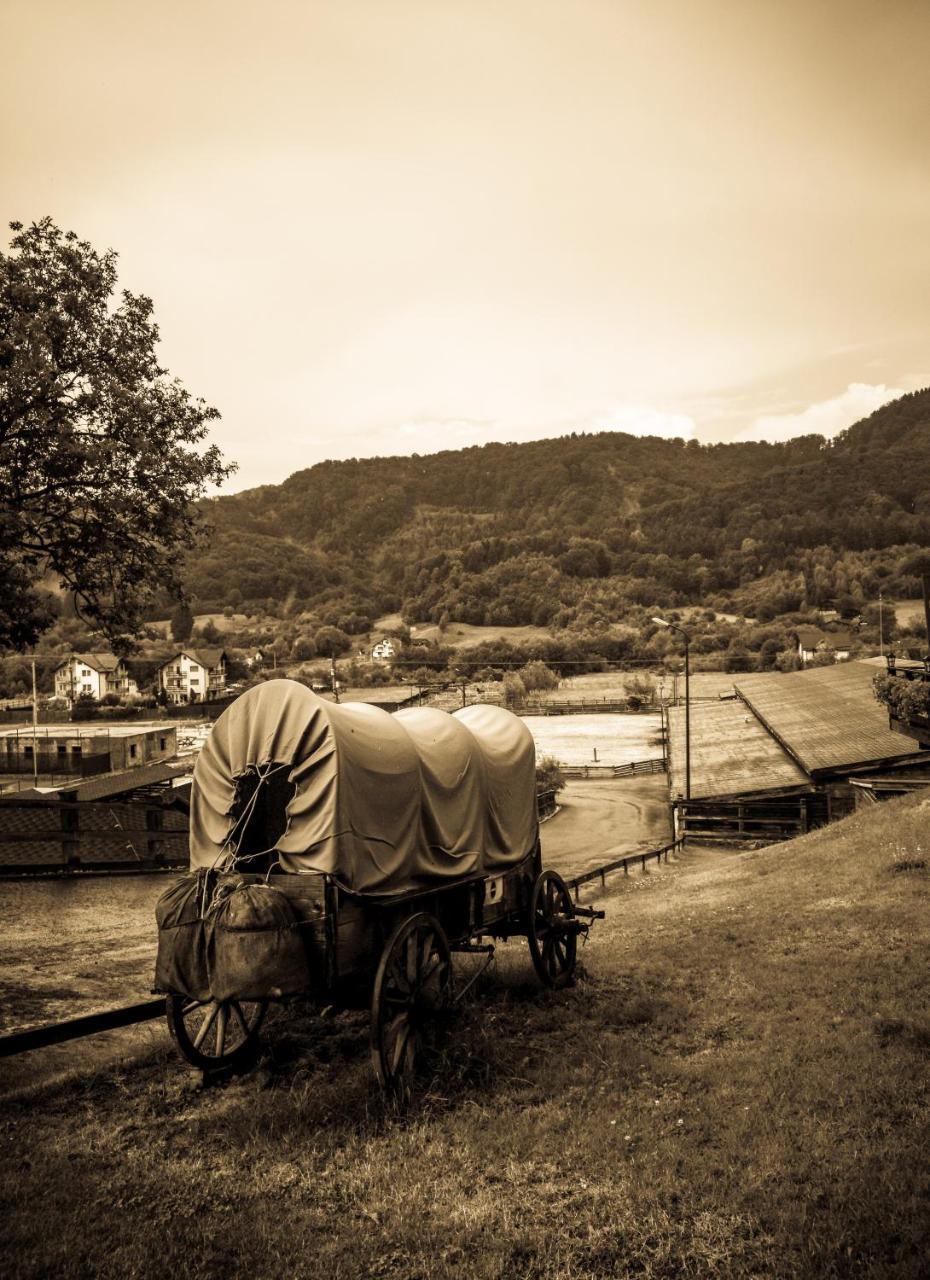 Maggie'S Ranch Hotel Rîşnov Buitenkant foto