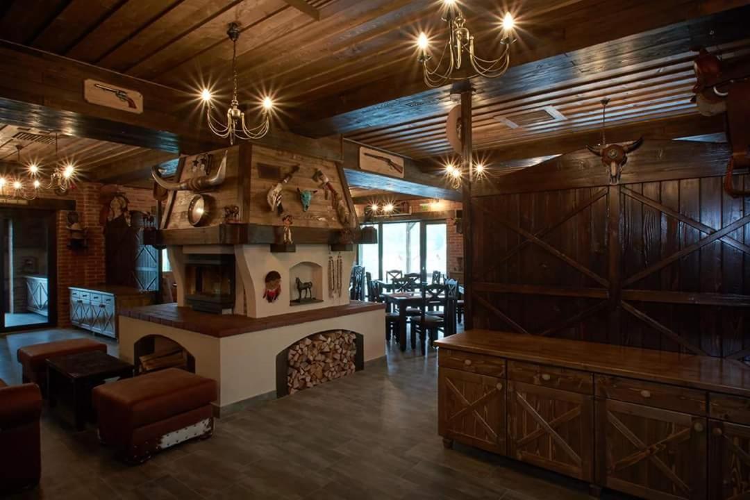 Maggie'S Ranch Hotel Rîşnov Buitenkant foto